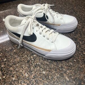 Women’s Nike Court Legacy Lift Sneakers